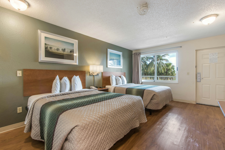 Bedroom 2, HomeTowne Studios Fort Lauderdale, Broward