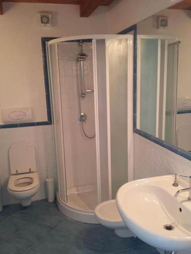 Bathroom 3, Residence Magara, Palermo