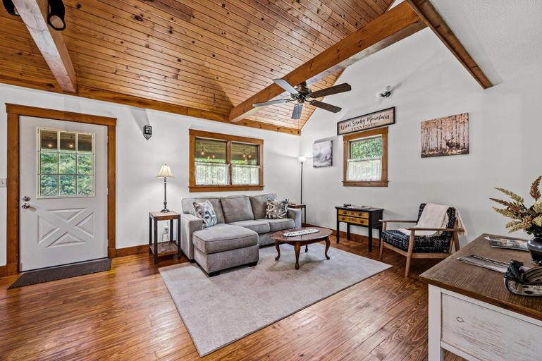 Living area 4, Z - Bear Tracks Lodge, Sevier