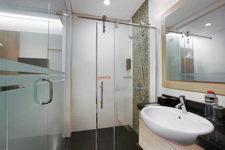 Bathroom 5, PALM PARK Hotel Surabaya, Surabaya