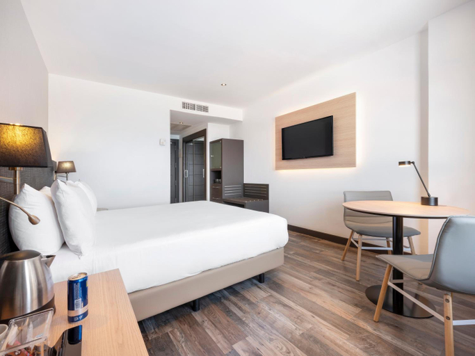 Bedroom 2, Hotel Cadiz Paseo del Mar Affiliated by Melia, Cádiz