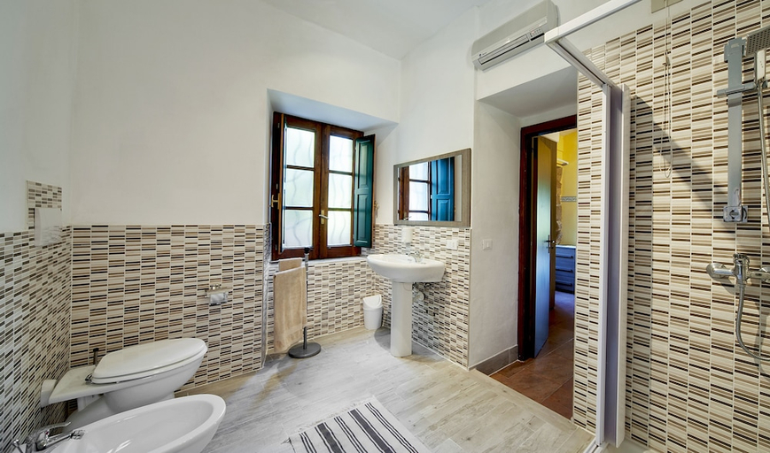 Bathroom 4, CASALE ROMANO RESORT, Messina