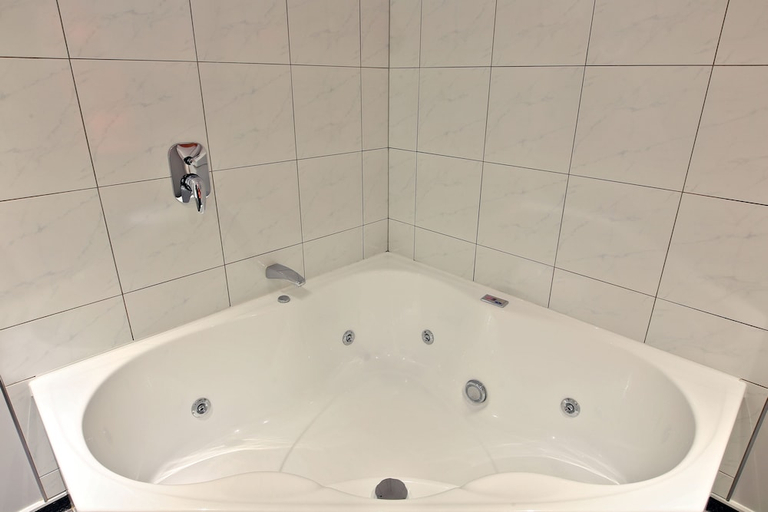 Bathroom 3, Oamaru Motor Lodge, Waitaki