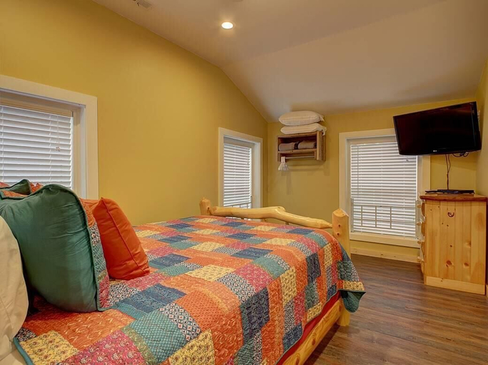 Room 2, A Family Tradition, Sevier