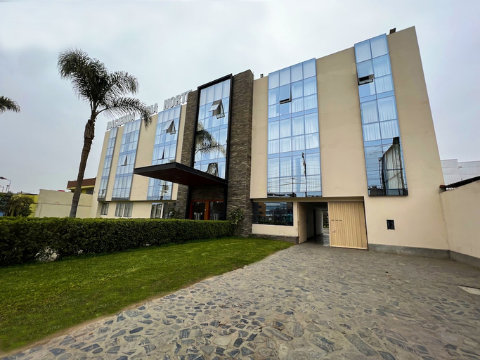 Exterior & Views