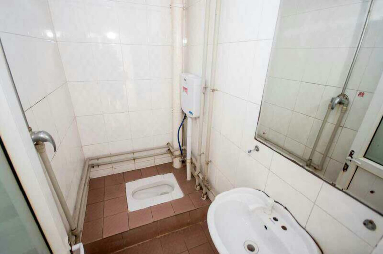 Bathroom 5, Liuzhuang Huayuhai Holiday Hostel, Qinhuangdao