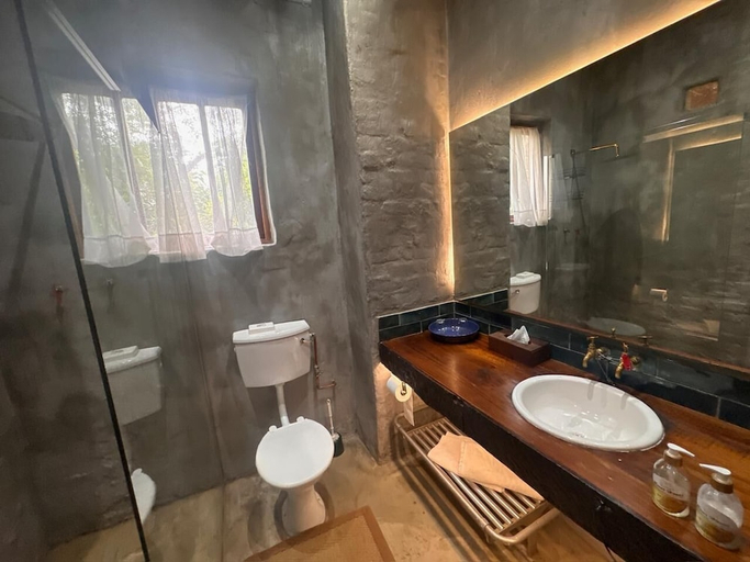 Bathroom 4, River House Lodge, Ehlanzeni