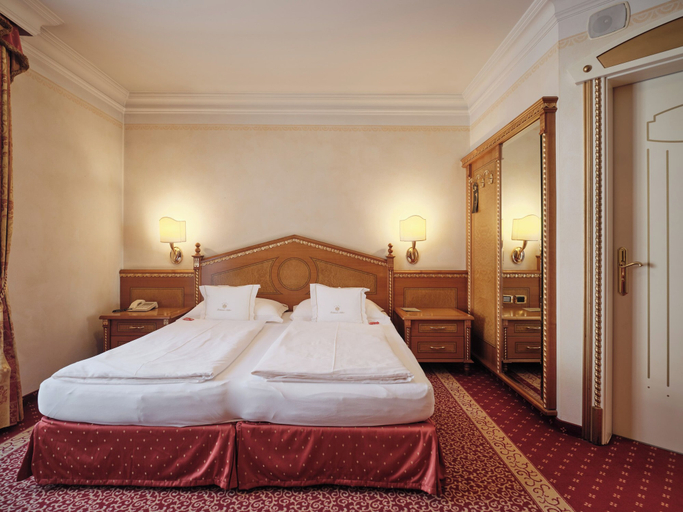 Bedroom 2, Cityhotel Goldener Adler B&B, Bolzano