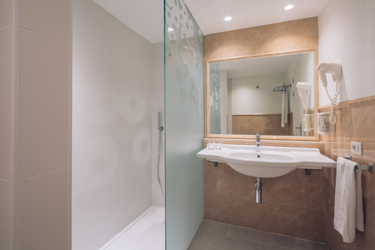 Bathroom 5, Iberostar Waves Las Dalias -All Inclusive, Santa Cruz de Tenerife