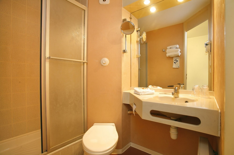 Bathroom 4, Ikar Hotel Blois Sud, Loir-et-Cher