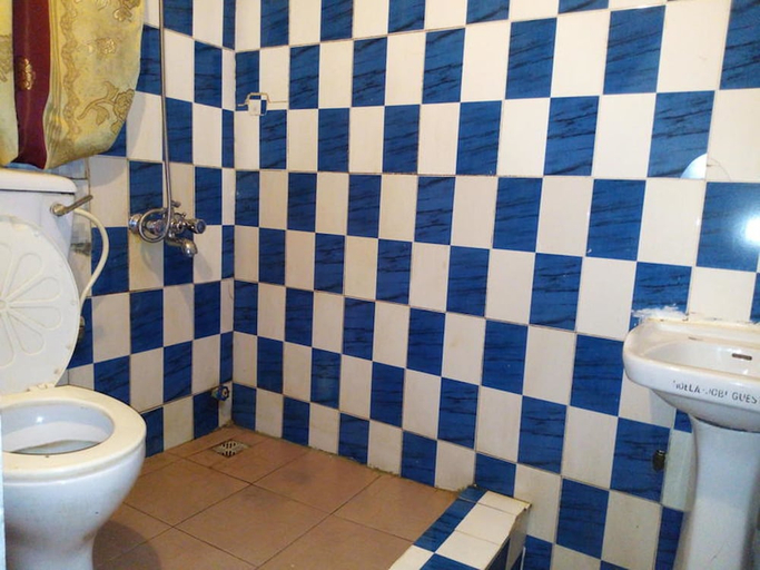 Bathroom 2, Holla-Jobi Guest House, Oshodi/Isolo