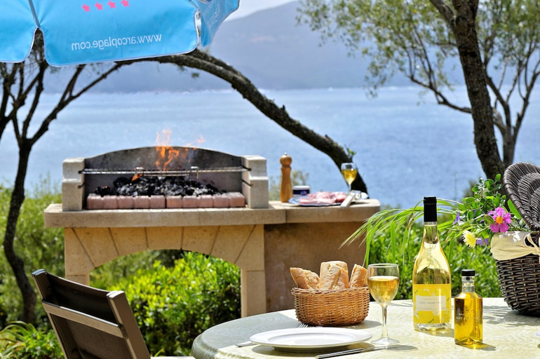 Food & Drinks 4, Arco Plage, Corse-du-Sud