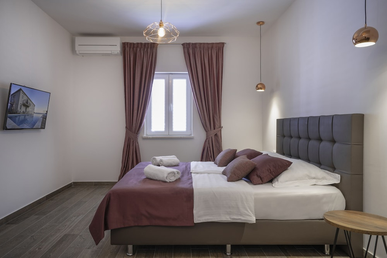 Bedroom 2, Boutique Pine Tree apartments, Mljet