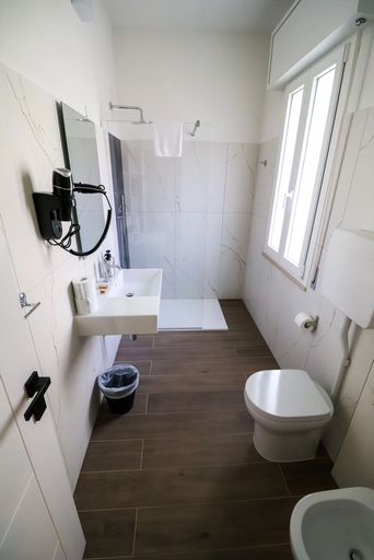 Bathroom 5, Hotel Levante Cesenatico, Forli' - Cesena