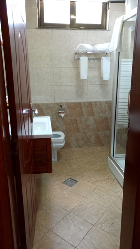 Bathroom, Golden Royal Hotel, Addis Abeba