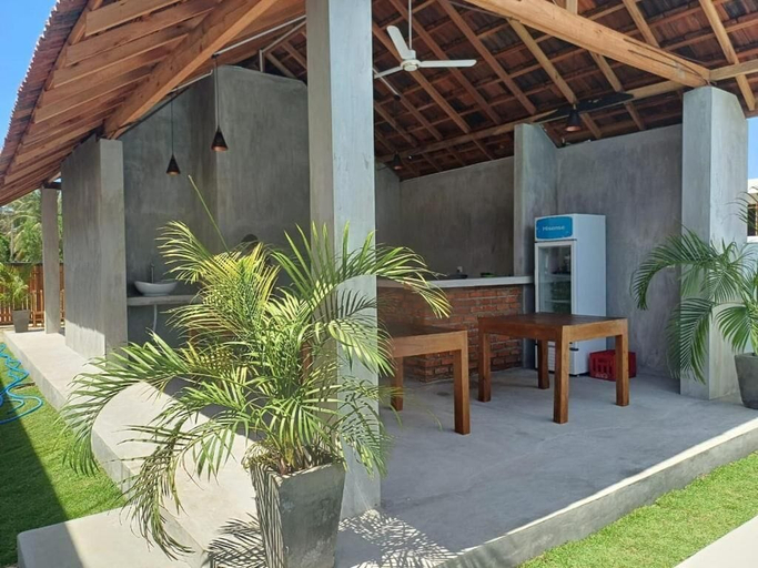 Terrace/patio 5, The White Pillow, Pothuvil