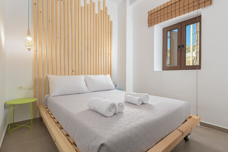 Bedroom 3, Alley 7, Old Town, South Aegean