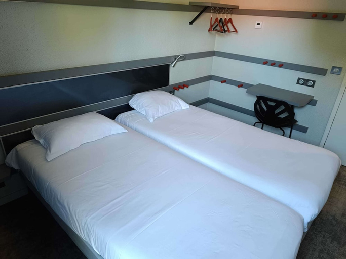 Bedroom 2, Enzo Hotels Trappes by Kyriad Direct, Yvelines