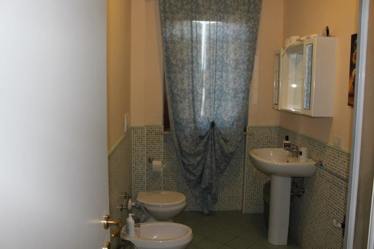 Bathroom 5, B&B La Tartaruga, Macerata