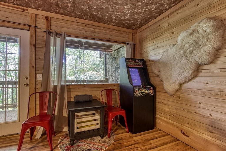 Interior 2, Cozy Bear Lodge, Sevier