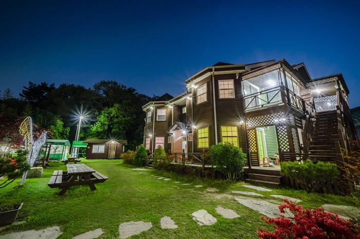 Exterior & Views