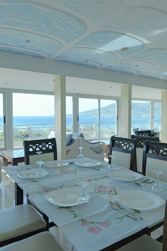 Food & Drinks 5, Hotel Boston, Sarandës