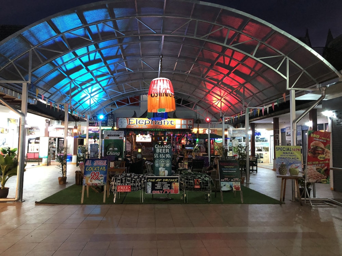 Food & Drinks 5, Merlin Plaza Apartments, Thai Mueang