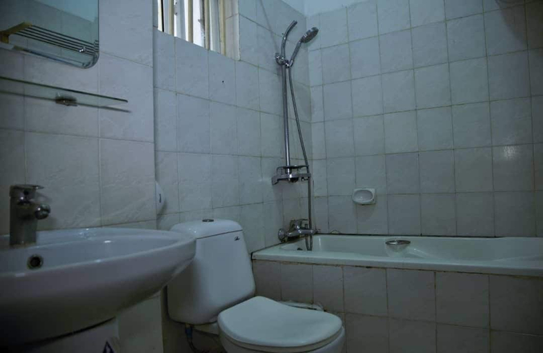 Bathroom 3, Dumeros, AbujaMun