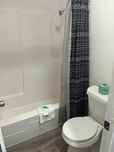 Bathroom 3, Glen Rose Inn and Suites, Somervell