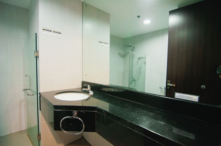 Bathroom 4, Citylight Hotel, Baguio City