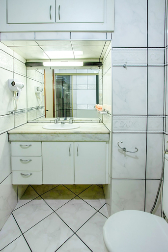 Bathroom 5, Hotel InterAmericana, Americana