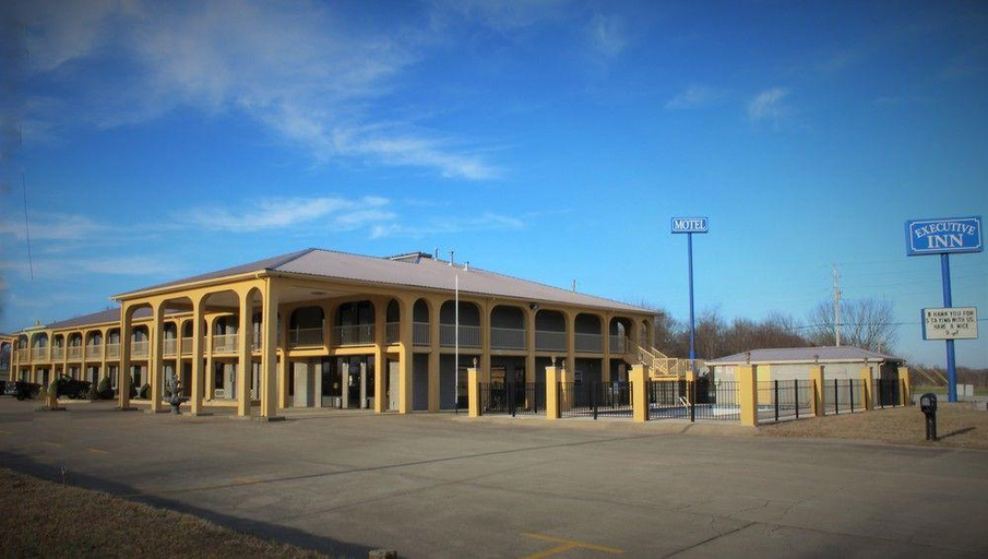 Exterior & Views, Executive Inn Scottsville, Allen