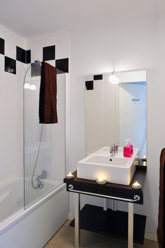 Bathroom 3, Residence Nemea Les Grands Rochers, Vendée
