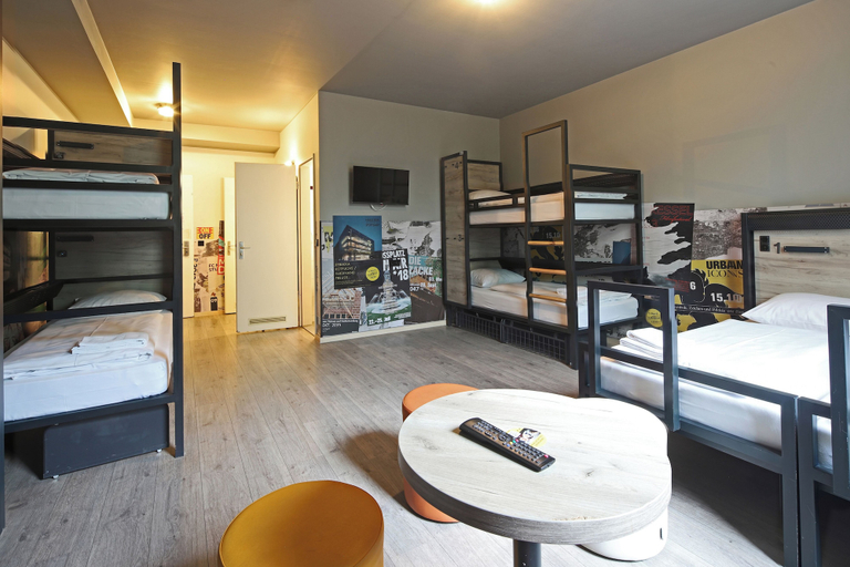 Bedroom 3, a&o Stuttgart City - Hostel, Stuttgart