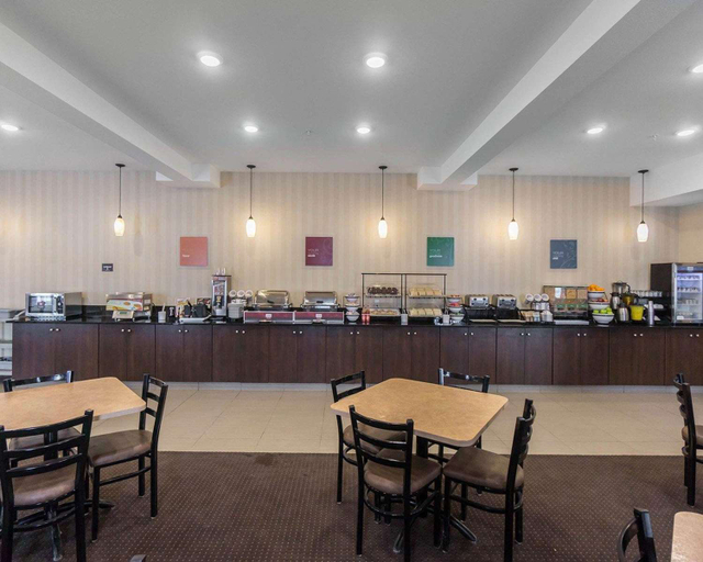 Food & Drinks 5, Comfort Inn & Suites Fox Creek, Division No. 18