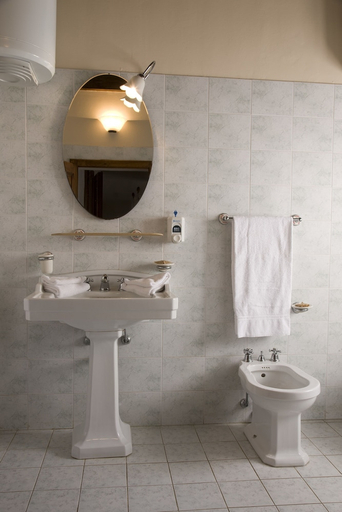 Bathroom 3, Castello di Meleto, Siena