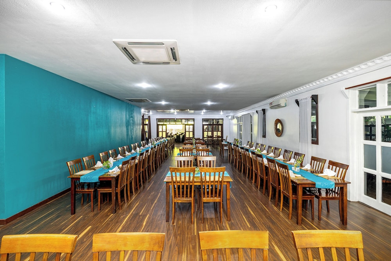 Food & Drinks 4, Orator Hotel Samoa, Faleata West