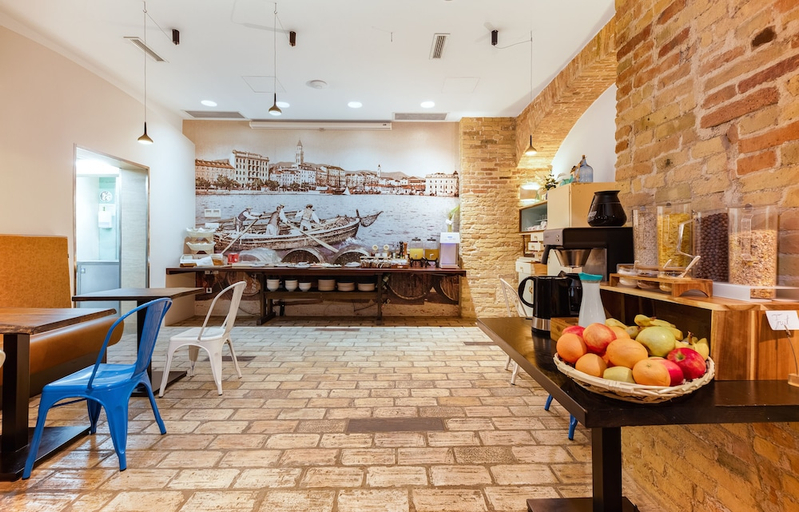 Food & Drinks 4, Azur Palace Luxury Rooms, Split