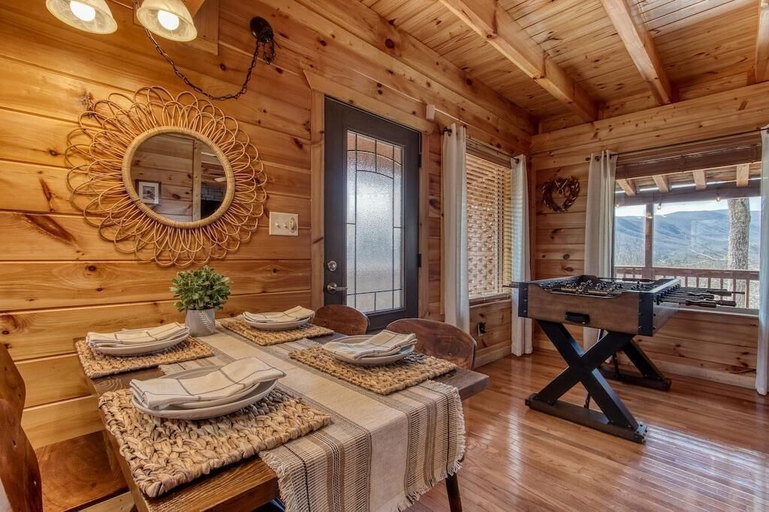 Dining, Z - Above the Clouds, Sevier