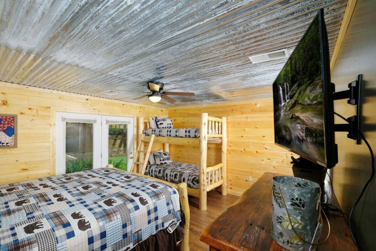 Room 4, Pioneer Trail Retreat, Sevier