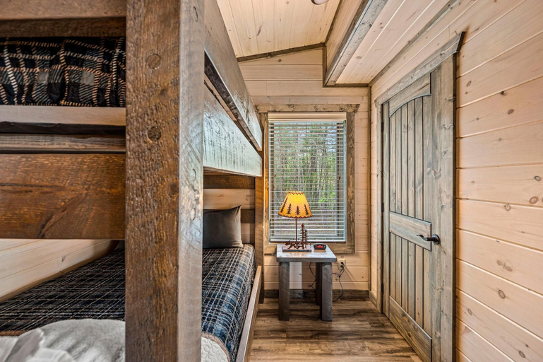 Room 4, Mountain Bliss, Sevier