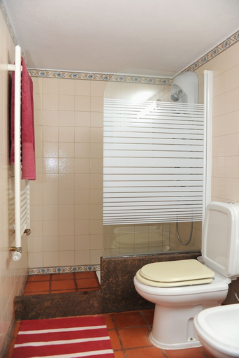 Bathroom 3, Quinta Da Cova Do Milho, Santa Cruz