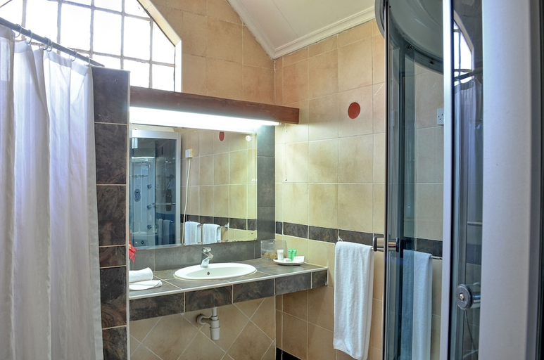 Bathroom 3, Lukenya Getaway, Mavoko