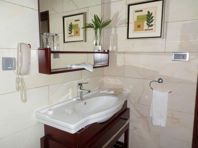 Bathroom, Hotel Chelsea Wuse 2, AbujaMun