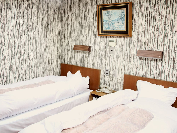 Bedroom 2, Riverside Hotel Shoei, Kōchi