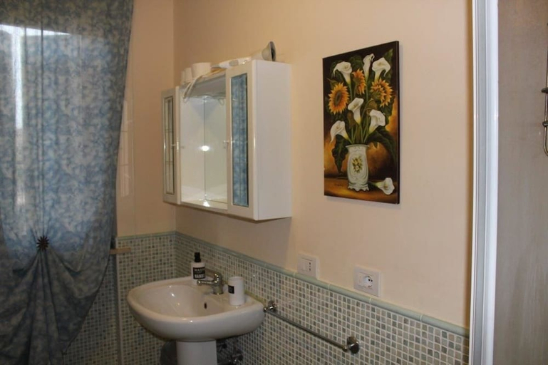 Bathroom 3, B&B La Tartaruga, Macerata