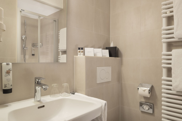 Bathroom, Hotel La Rotonde, Entremont