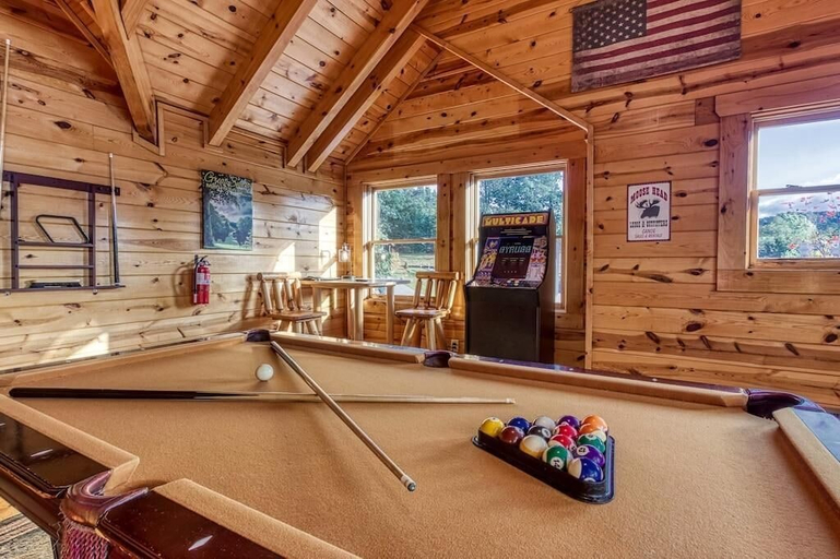 Game room 4, Z - Uncle Buck's Cabin, Sevier