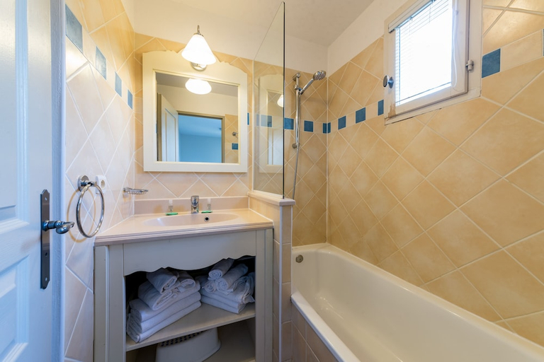 Bathroom 4, Pierre et Vacances Village Pont Royal en Provence, Bouches-du-Rhône