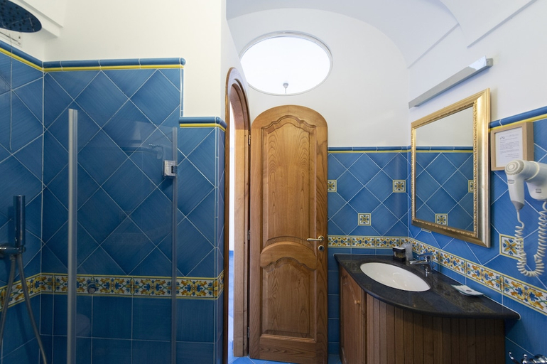 Bathroom 4, Villa il Frantoio and Lilmar, Salerno